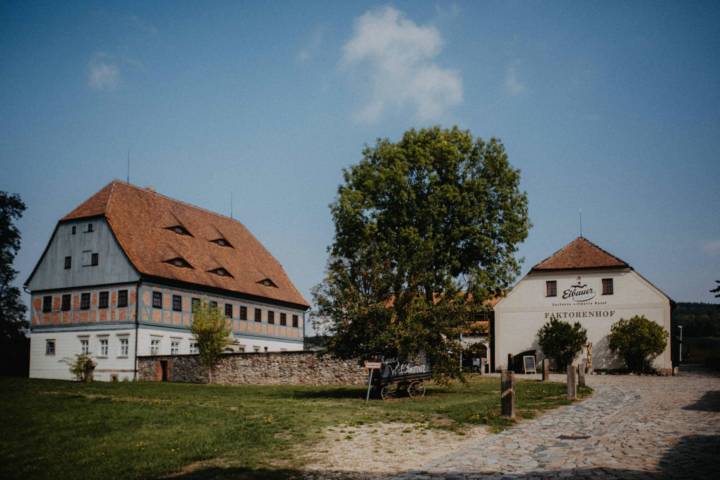 Landhochzeit mit Hochzeitsfotograf aus Dresden im Faktorenhof bei Zittau